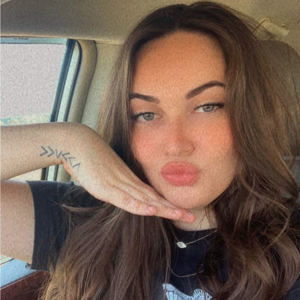 Meet your Posher, Charliene